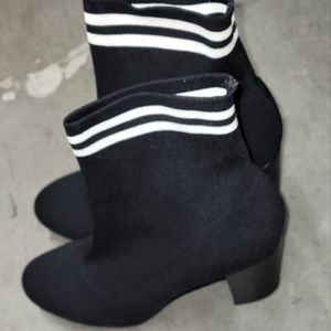 Size 8.5 Black Sock Boot